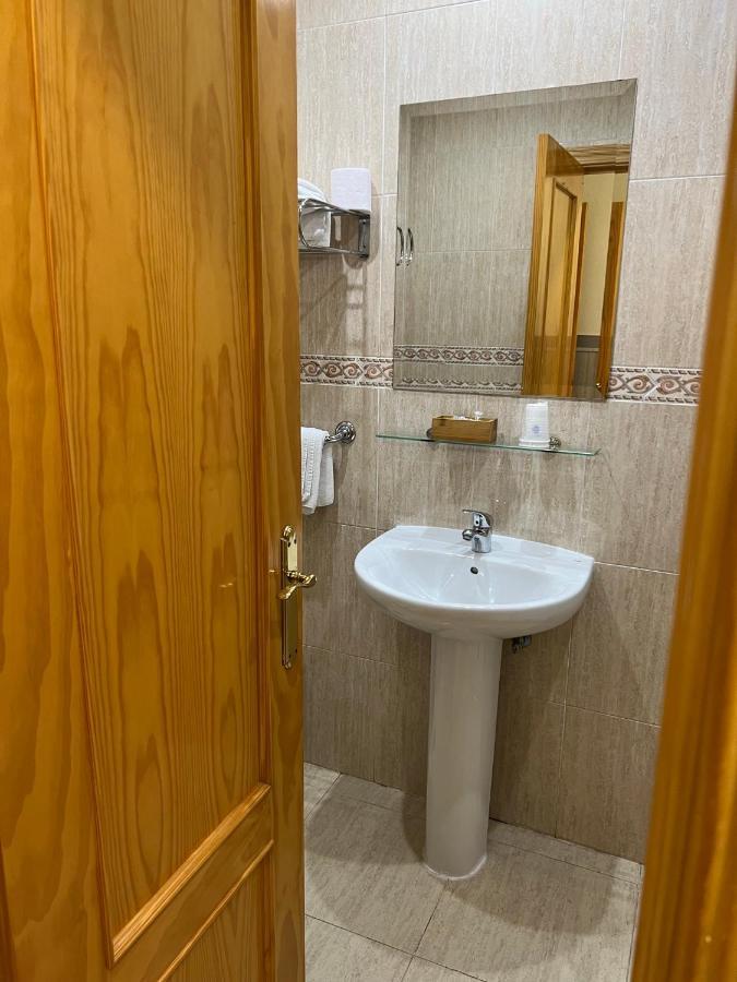 Hostal 82 Olías del Rey Eksteriør bilde