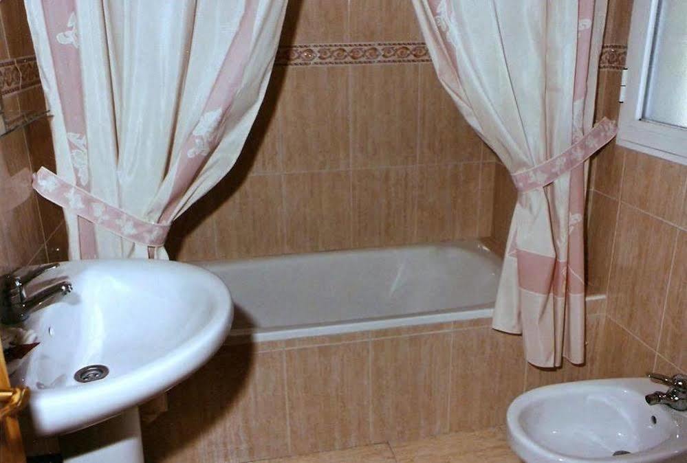 Hostal 82 Olías del Rey Eksteriør bilde